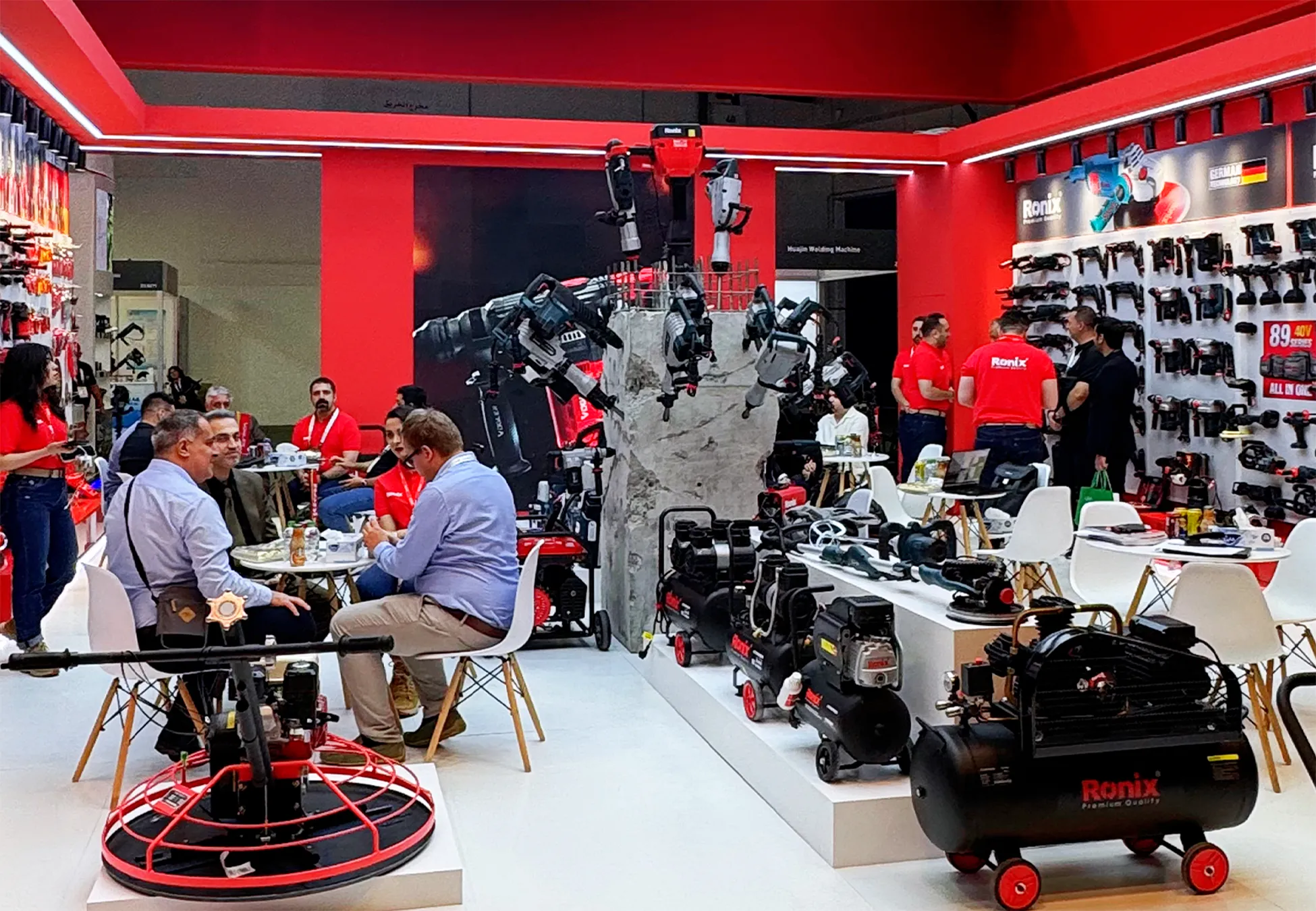 Der Ronix-Stand auf der Big 5 Global Messe