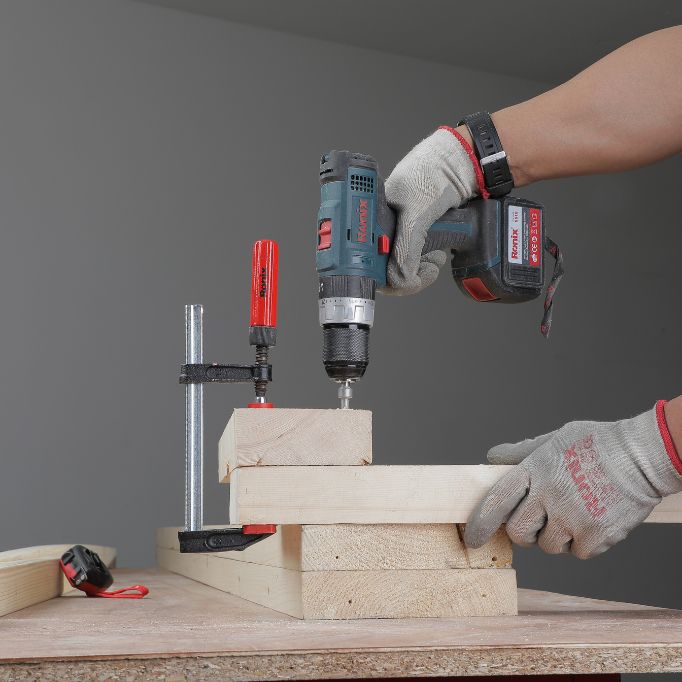 picture of a person using clamps 