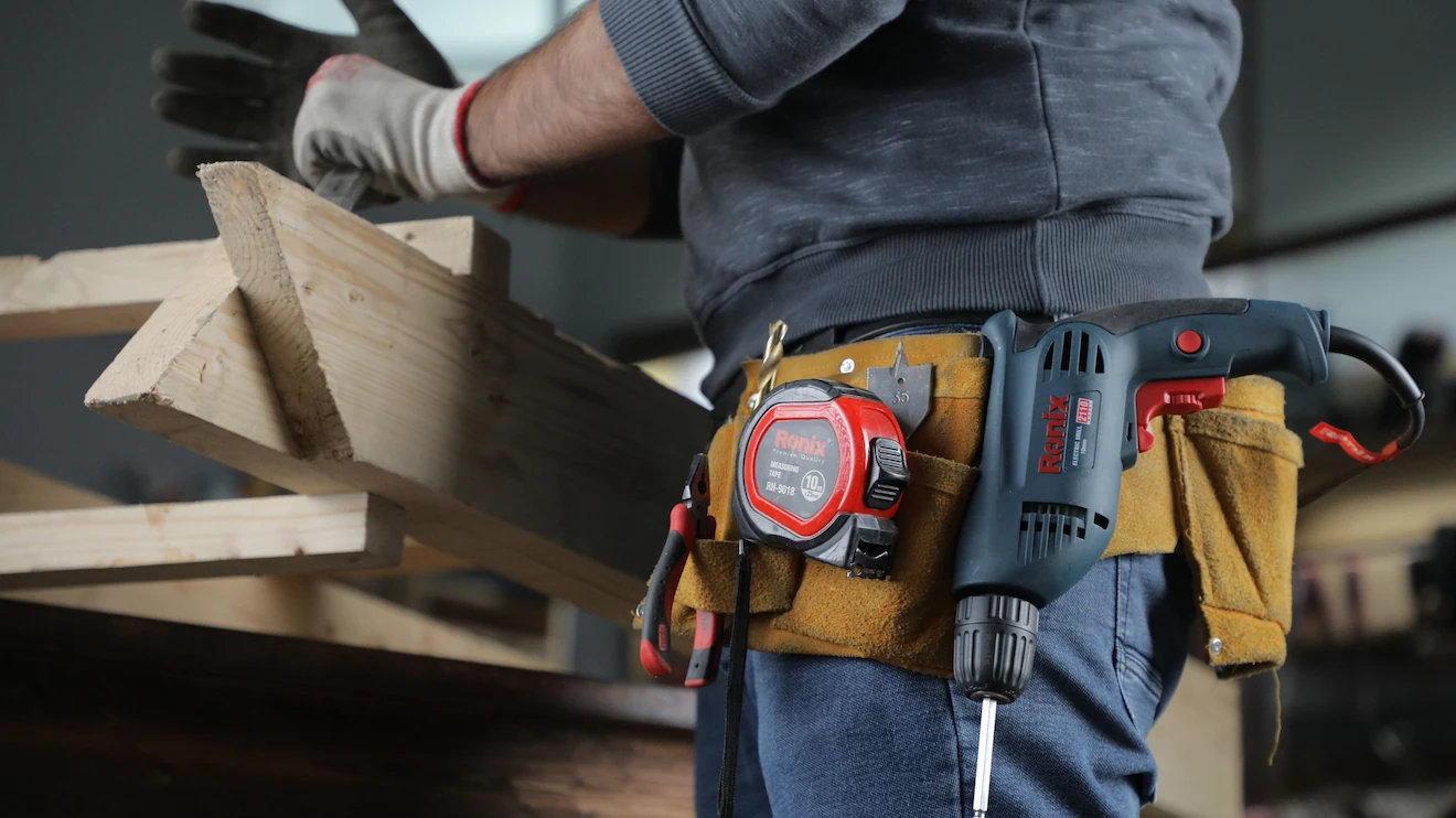 What Should You Carry In Your TOOL BELT?! (These Are The Best Tools For  Carpentry / Construction!!) 