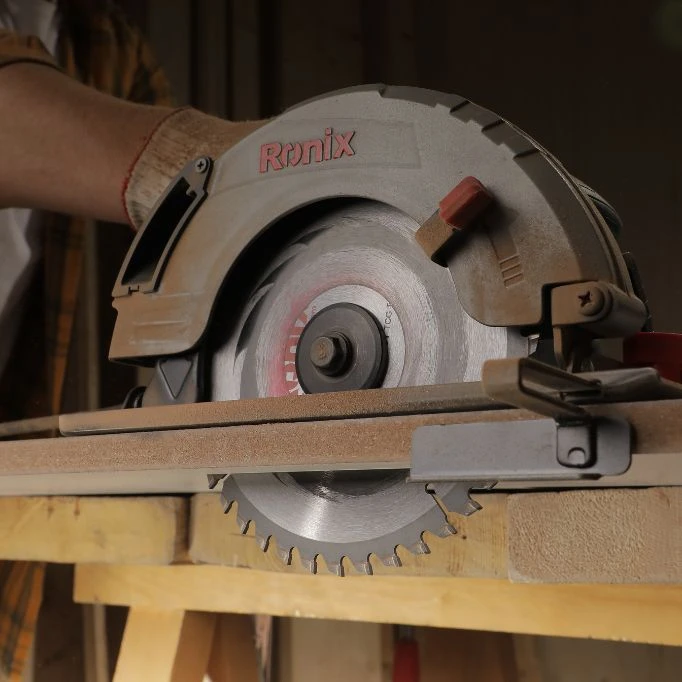 picture of a circular saw blade 