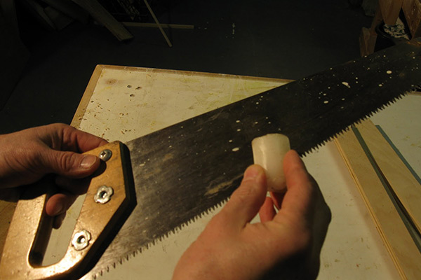 Lubricating the handsaw blade