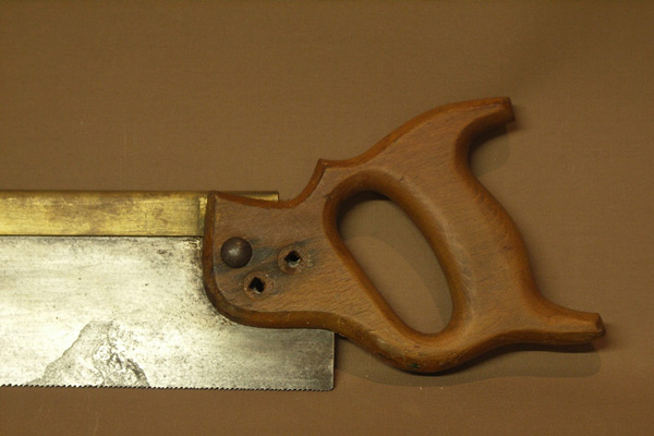 Handsaw handle loosened