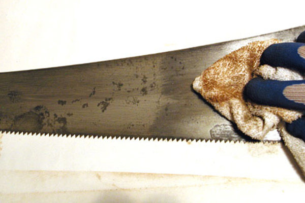 Handsaw’s blade sandpapered 