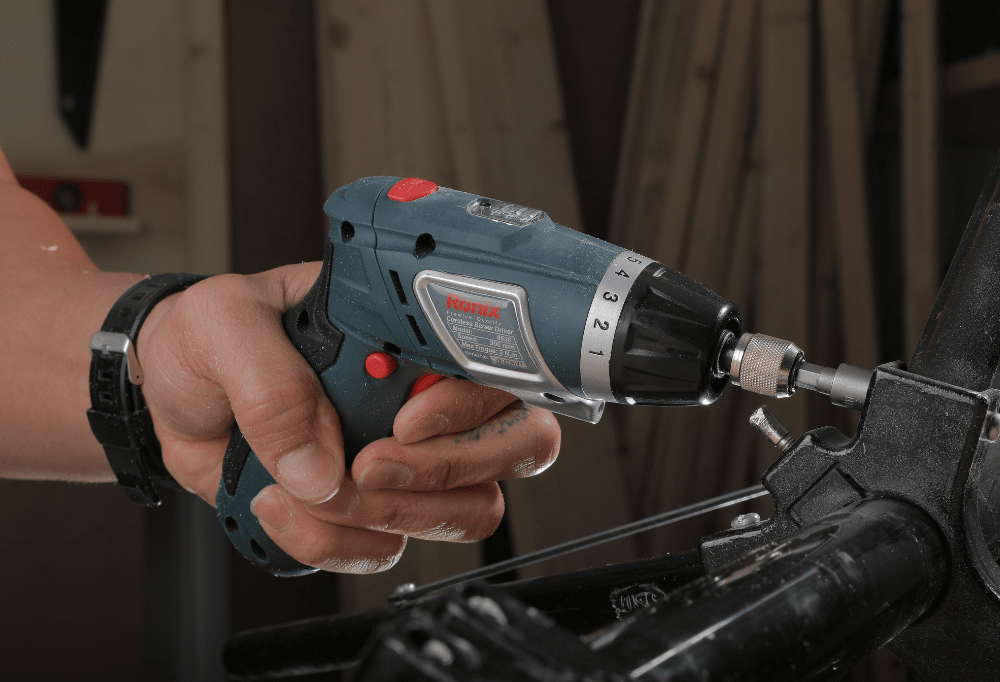 Cordless screwdriver tightening a bolt