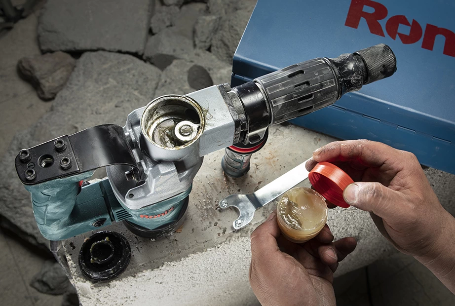 Lubricating jackhammer’s grease system for higher efficiency