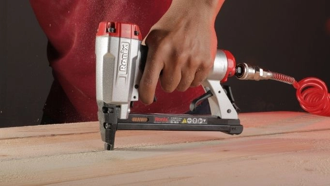 Best Staple Guns For Picture Framing of 2023 