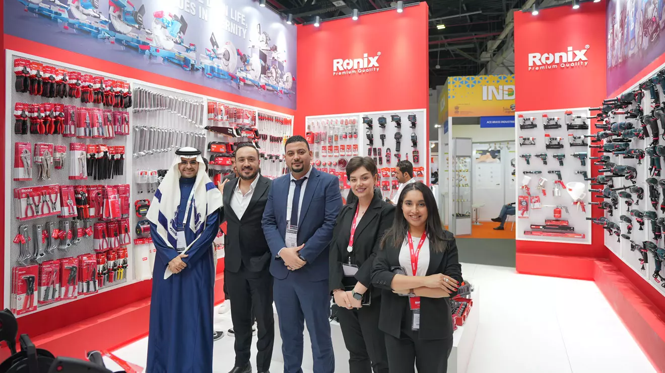 Ronix sales manager and experts taking a photo with visitors of the booth