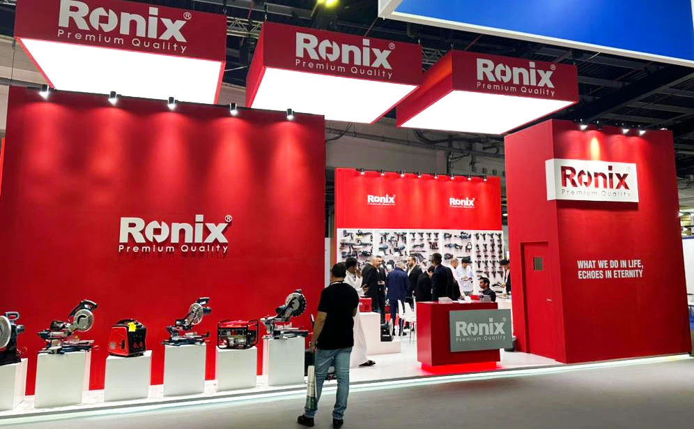 People-in-the-Ronix-booth-at-Big-5-Global-2023
