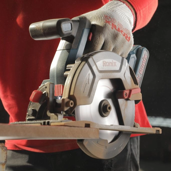 picture of a cordless circular saw