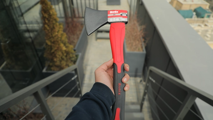 A Ronix axe with hand of the user for scale