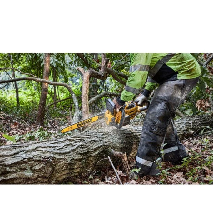 picture of a top rated chainsaw for cutting tree