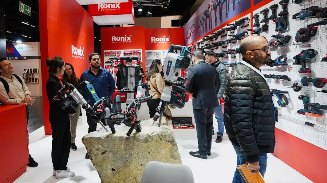 people at the Ronix booth at IEM2024