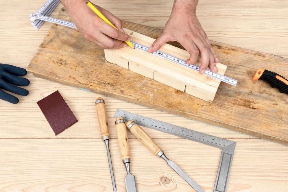 A collection of best woodworking measuring tools for beginners