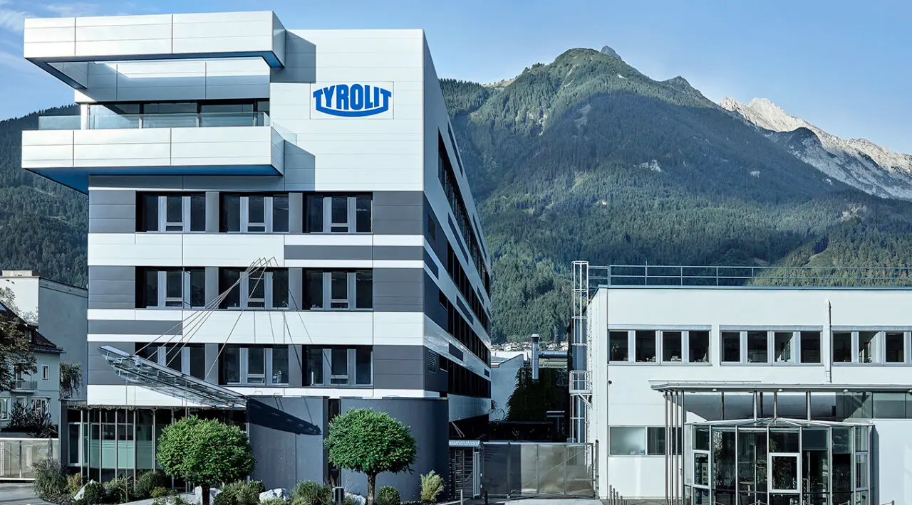Tyrolit Pferd Company Building