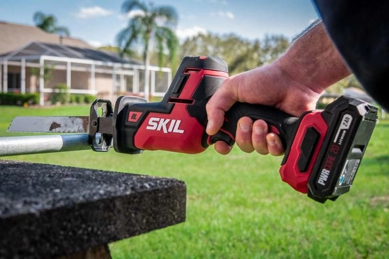 picture of a person using Skil's reciprocating saw