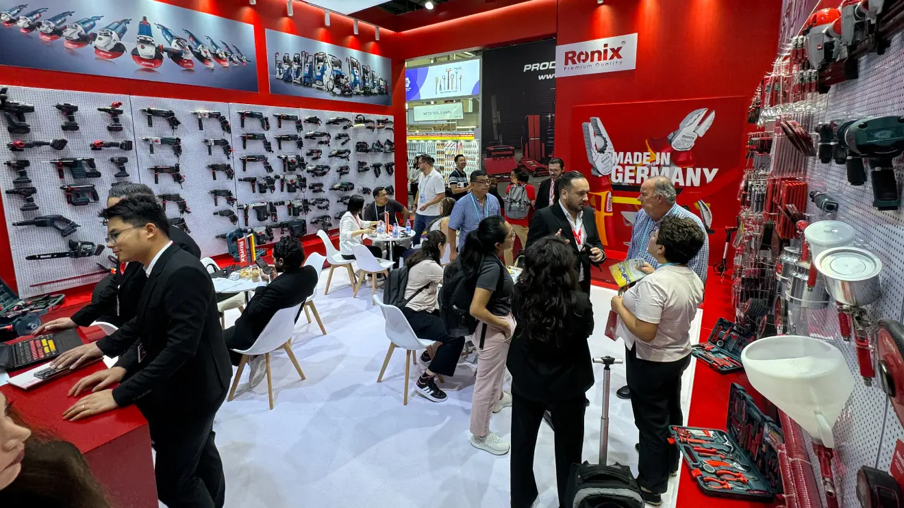 Crowd of people at Canton Fair 2024 – Ronix Tools booth