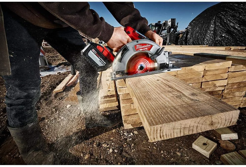 A photo of an operator cutting a wood with Milwaukee cordless circular saw