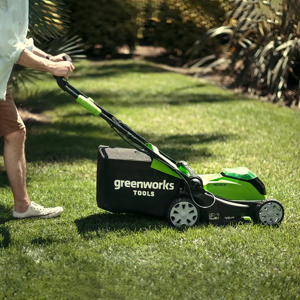 picture of the Greenworks 40V lawn mower