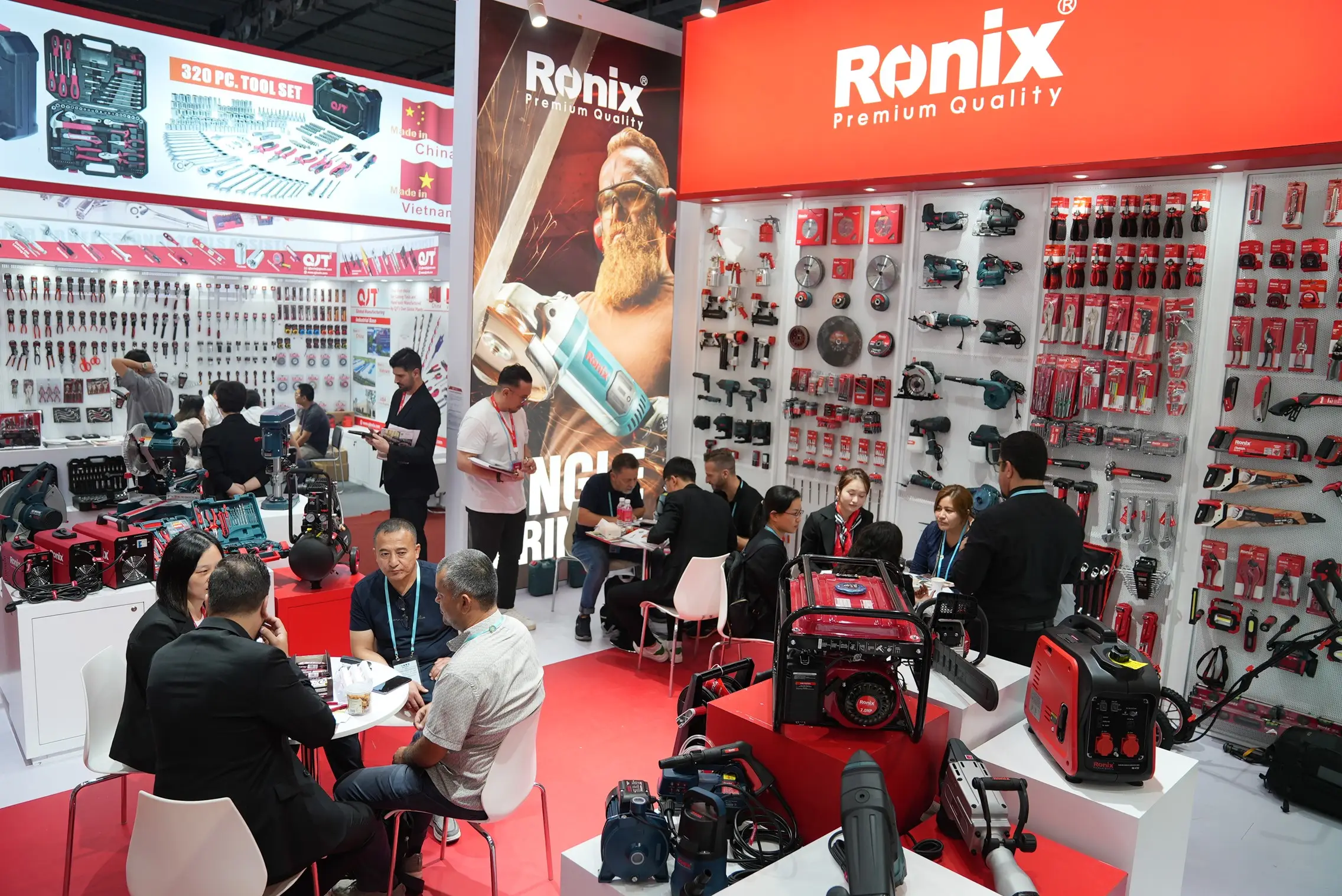 Picture of Ronix booth and crowd at Canton Fair 2023