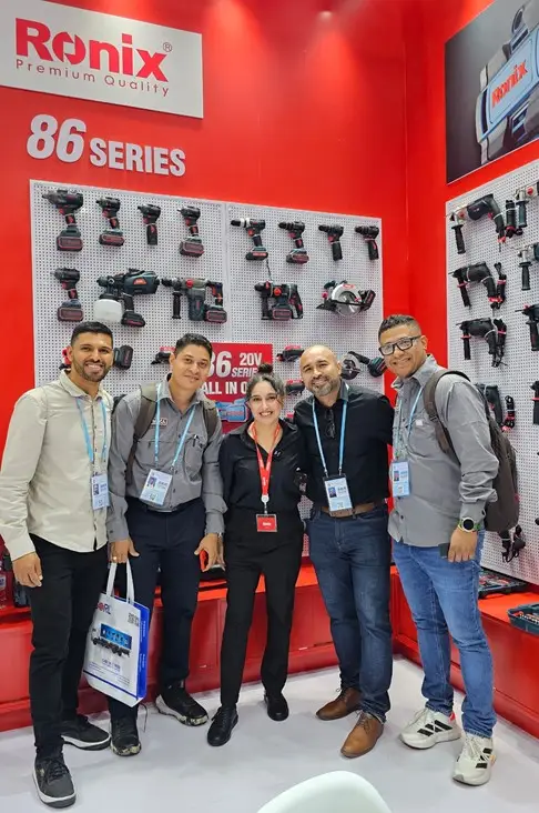 Picture of Ronix customers standing in front of the 86 Series