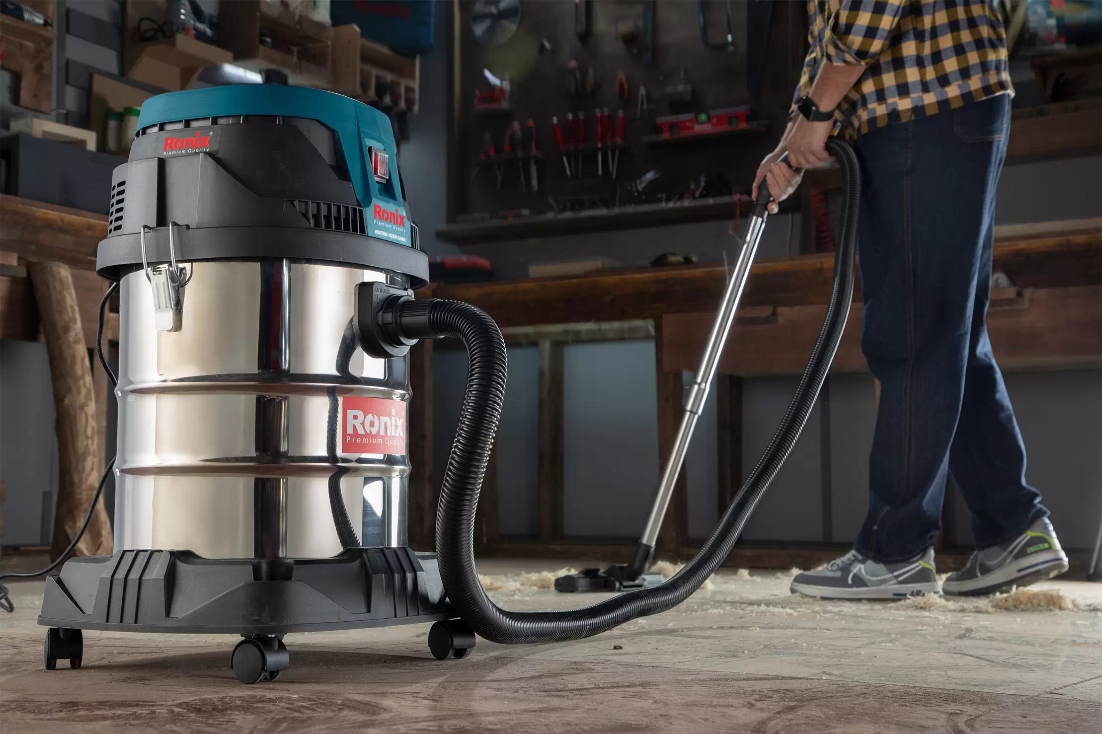 picture of ronix industrial vacuum cleaner