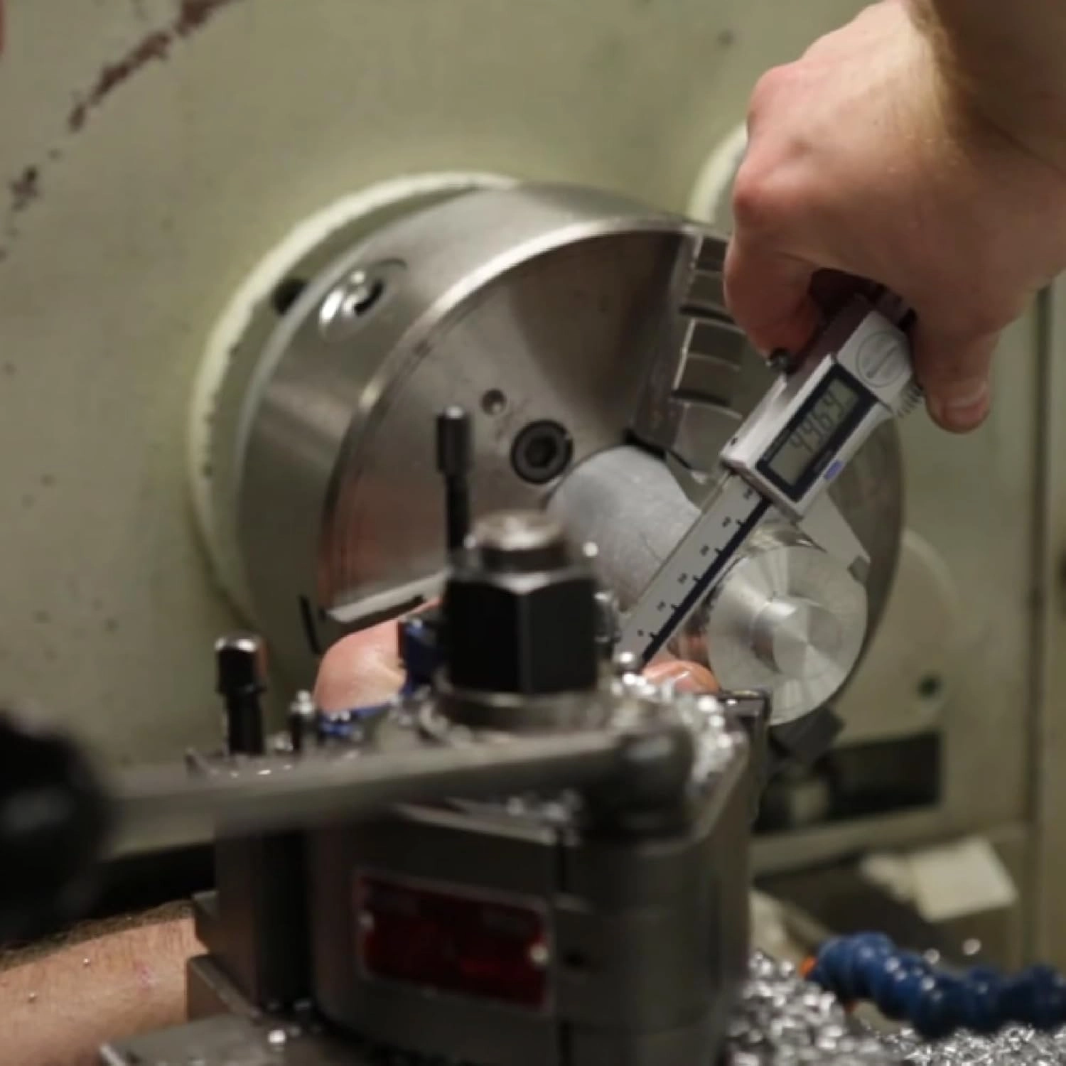 Picture of a person using Mitutoyo caliper