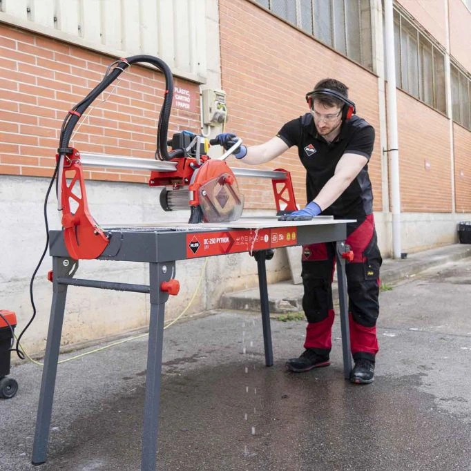 picture of Rubi top tile saw