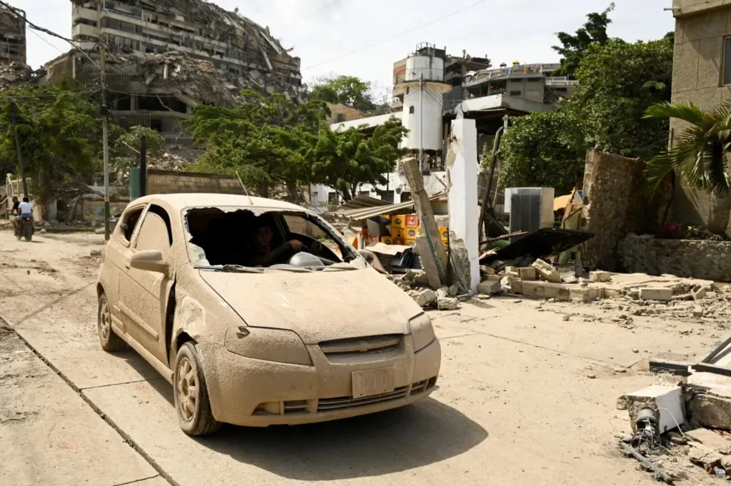 Vista general de una zona urbana con edificios dañados tras el terremoto en Venezuela