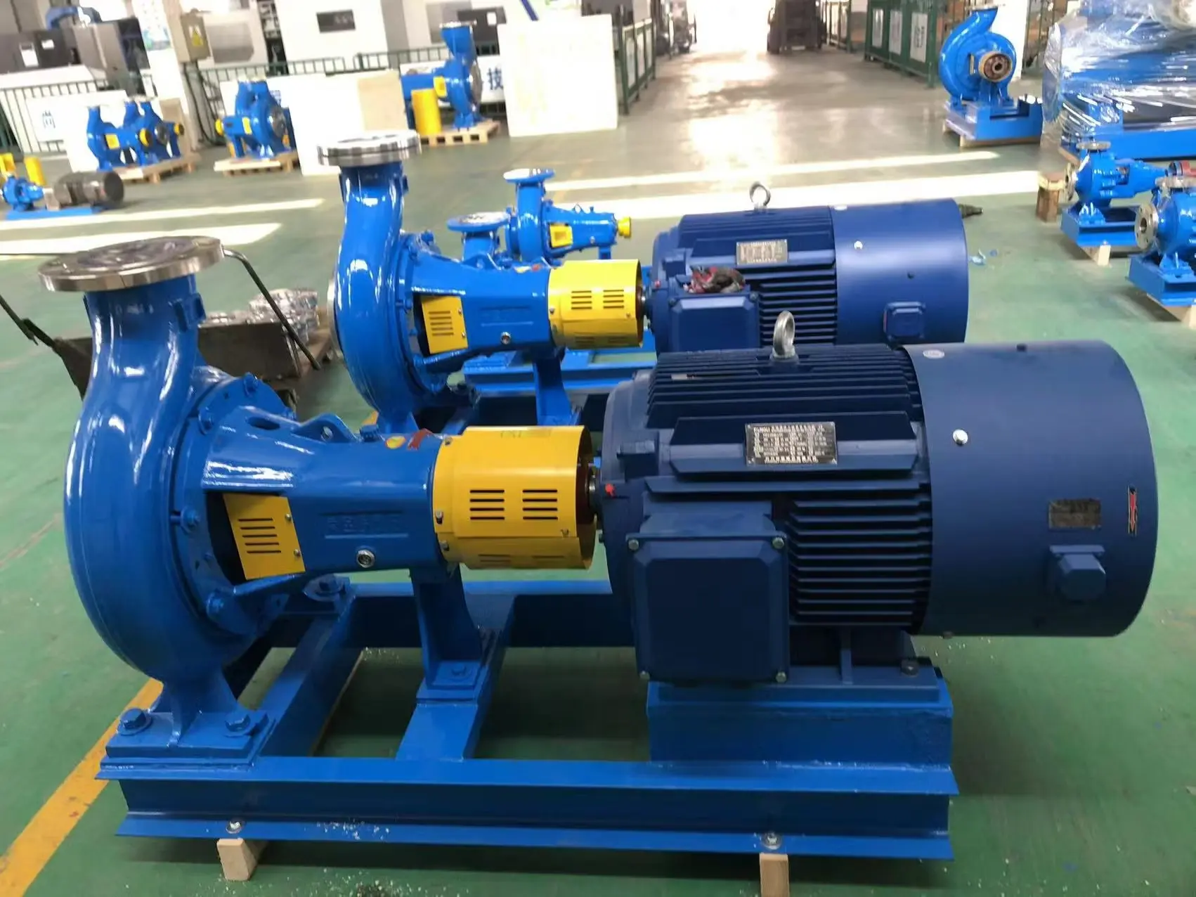 Bomba centrífuga industrial utilizada en procesos químicos y transferencia de fluidos