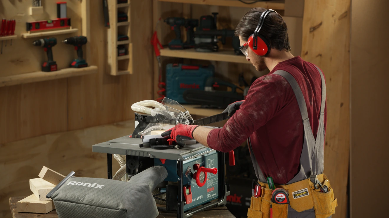 Sierra de mesa circular Ronix 5601 de 2000W para trabajos pesados