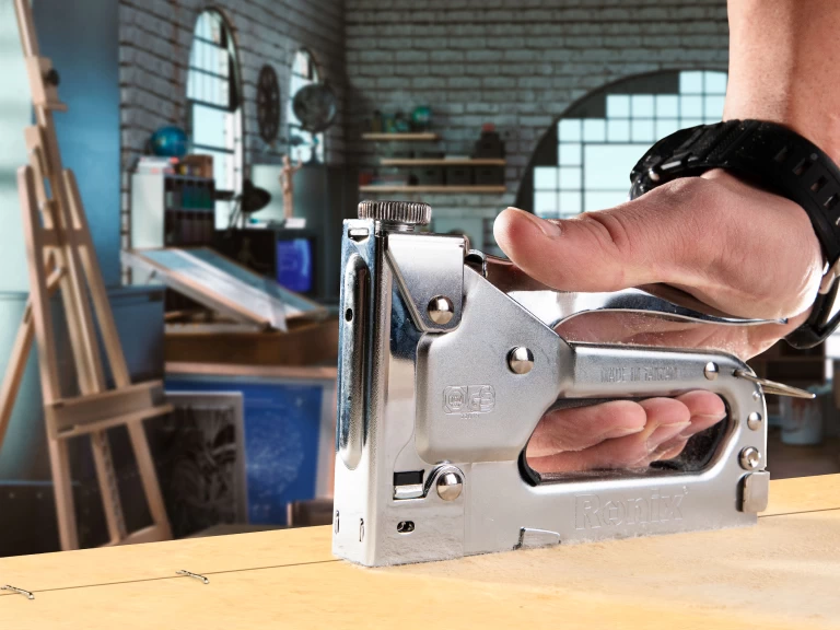 Staple gun