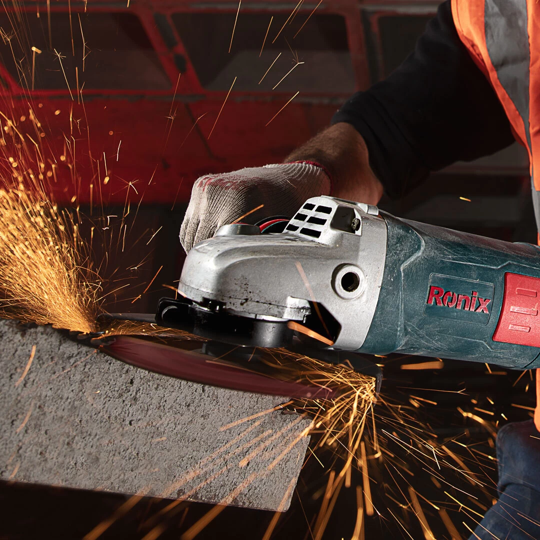 Ronix Angle grinder 2400W-Vim Series 3231 in use