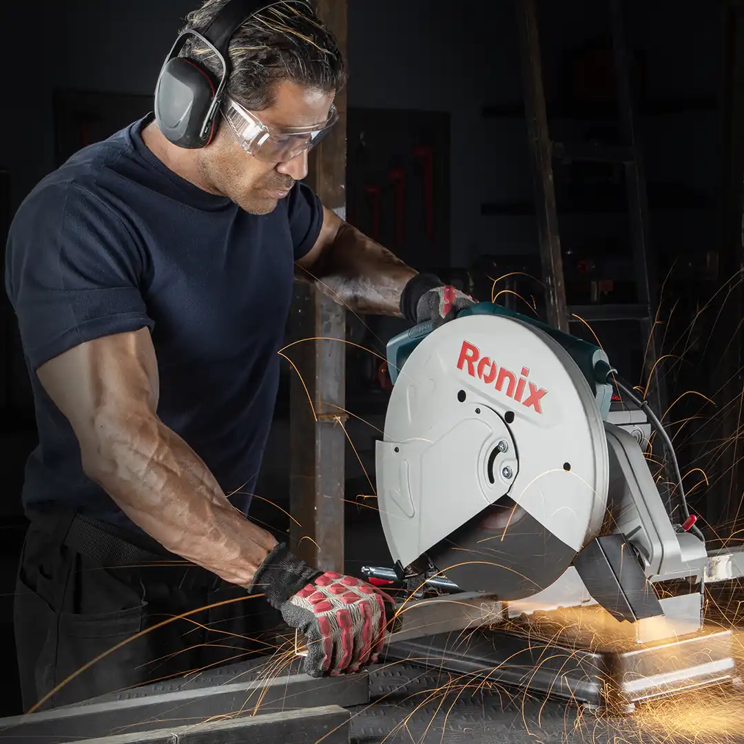 Der 5905 Trennschleifer von Ronix, 2400 W, 355 mm