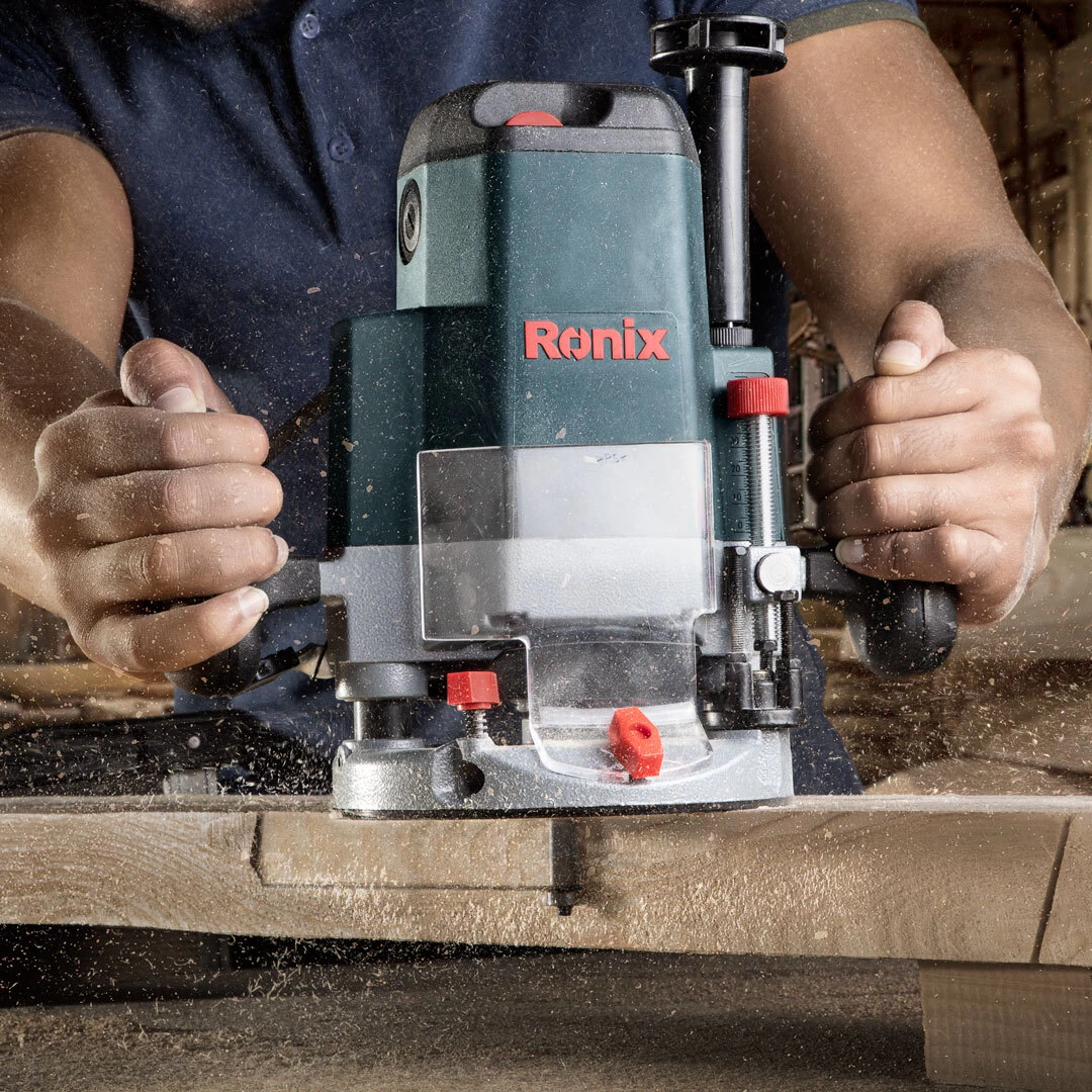 Ronix Electric Router 7112V in use