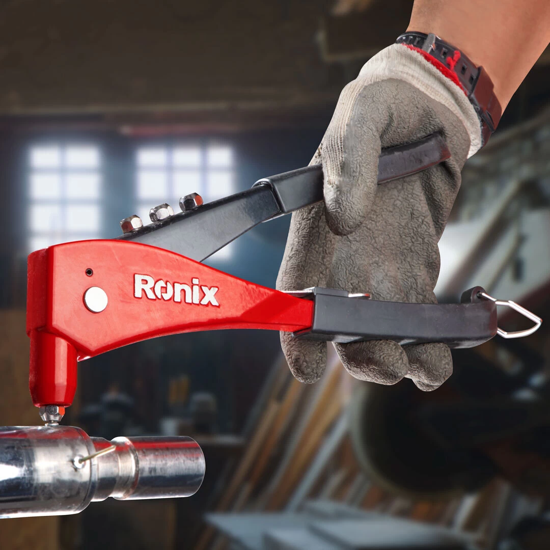 Ronix RH-1605 perçin tabancası – Ergo Model Kullanıcı elinde)