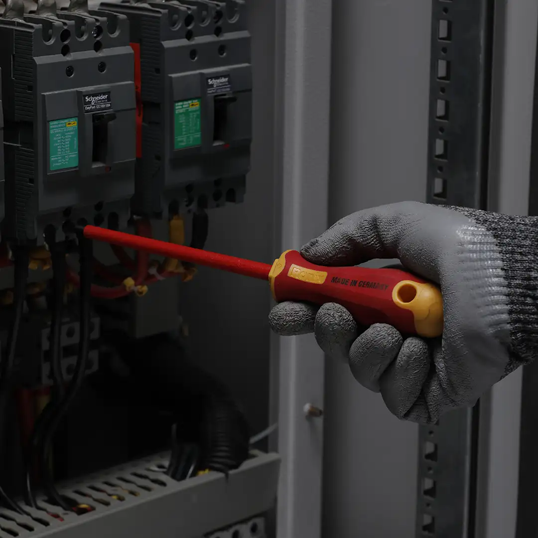 VDE Slotted Screwdriver 6.5*150 - German