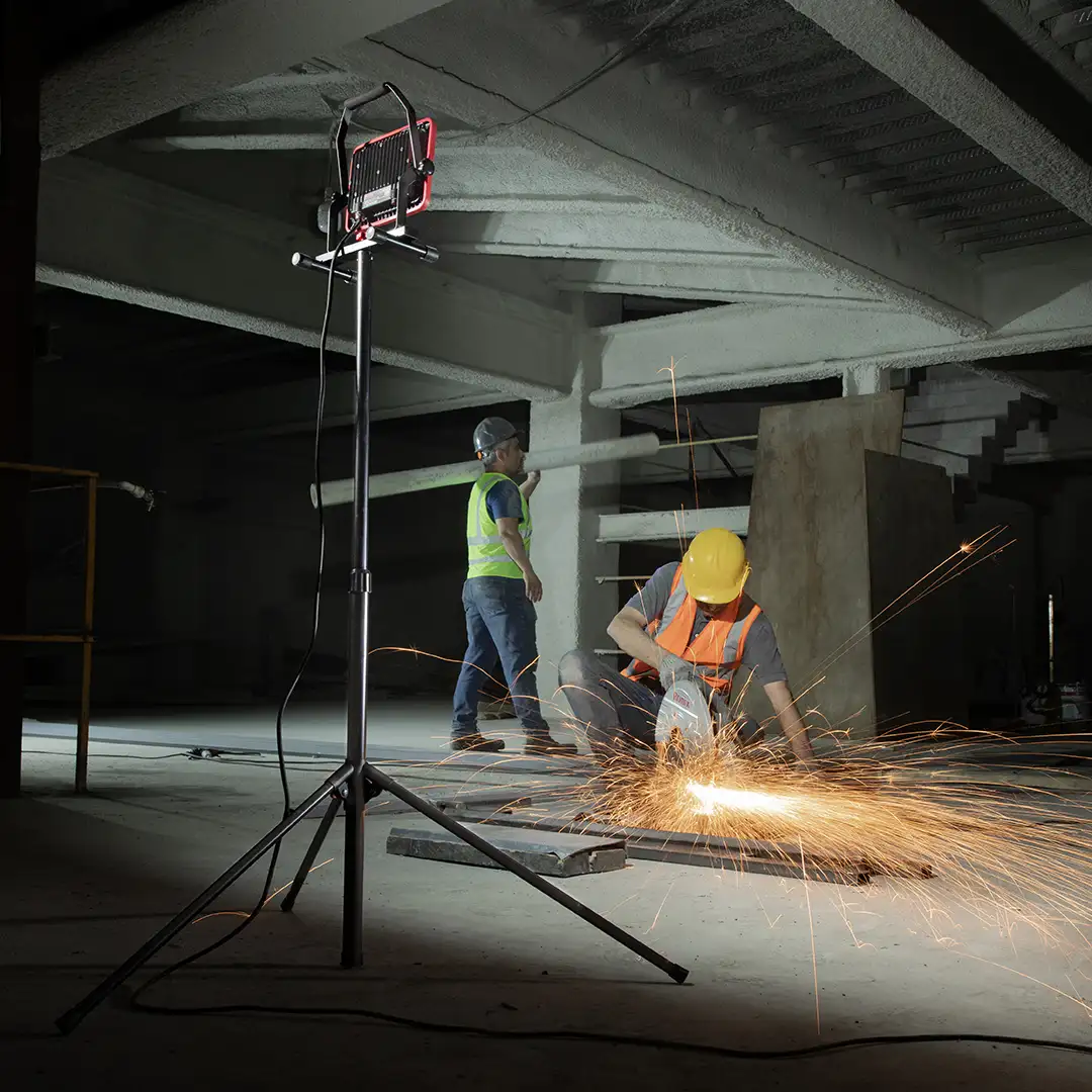 LED Work Light With Tripod Stand 50W